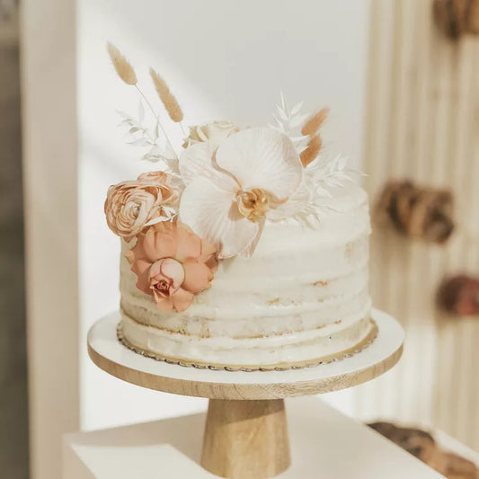 30 Small Wedding Cakes That Are Perfect for At-Home Celebrations and Elopements